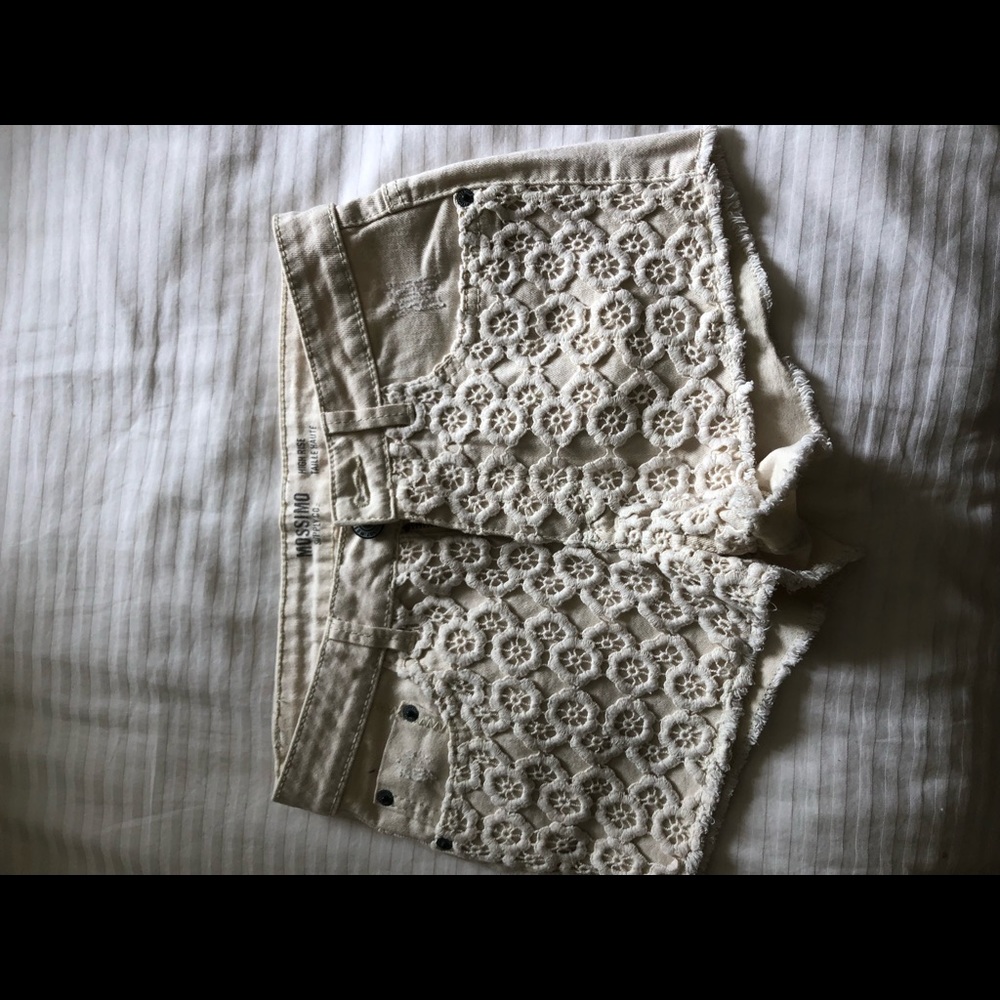 Cream lace shorts